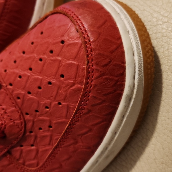 Air Force 1   Red - Picture 3 of 9